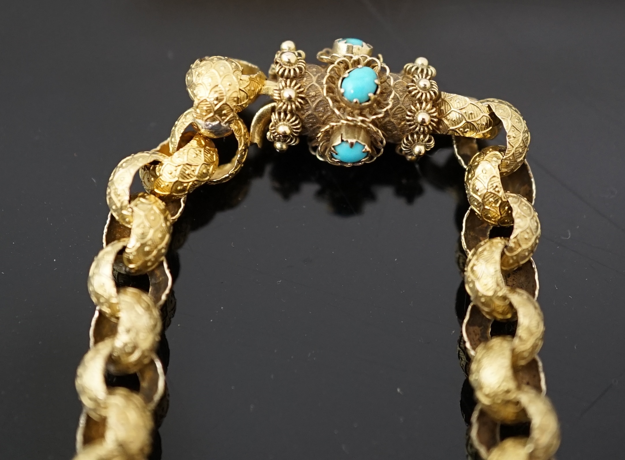 A Georgian embossed gold belcher link choker necklace